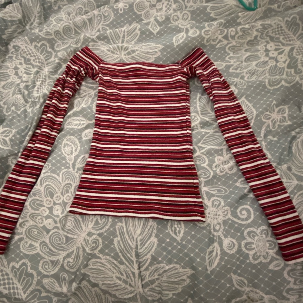 Off the shoulders long sleeve